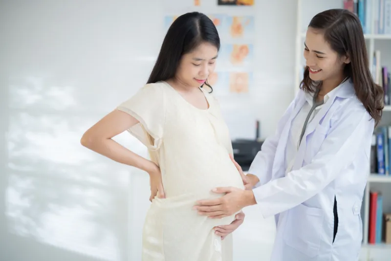  Rutin kontrol ke dokter kandungan untuk memastikan kenaikan berat badan ibu hamil sudah ideal.